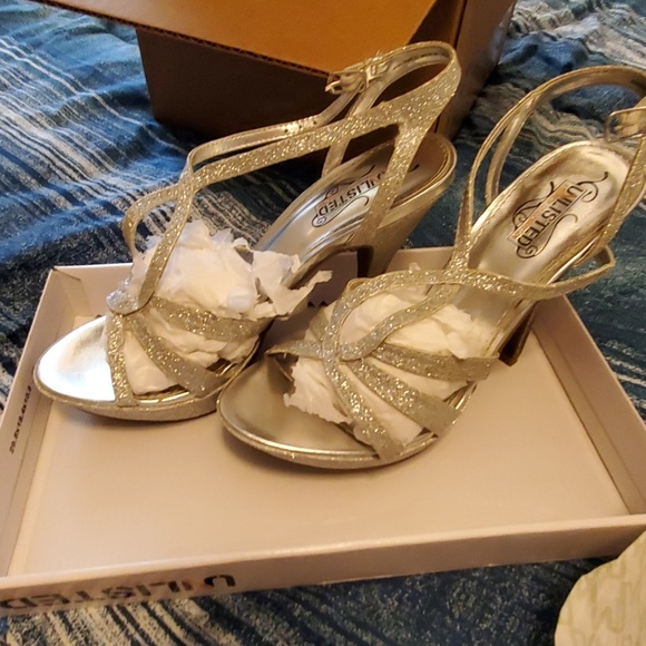 (3/$40)Shoes - Picture 2 of 2